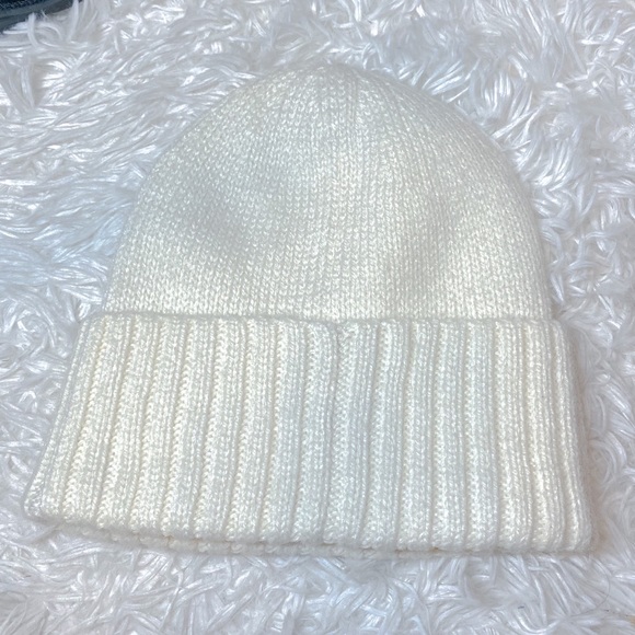 new Alo Yoga white acrylic / alpaca beanie w logo - Picture 2 of 3